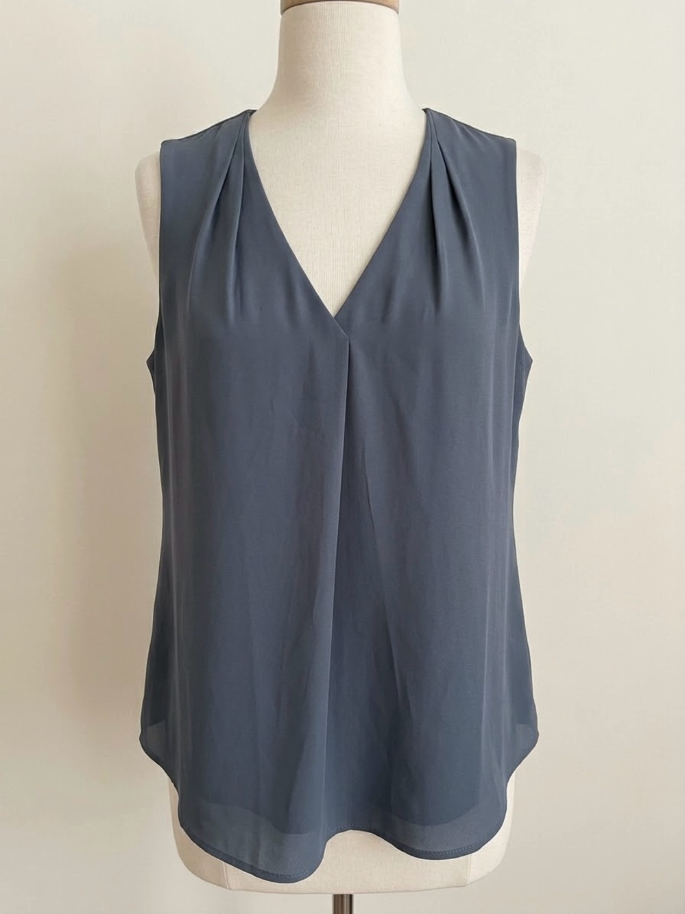White House Black Market Pleated V-Neck Lined Tank Top Steel Blue Size 2